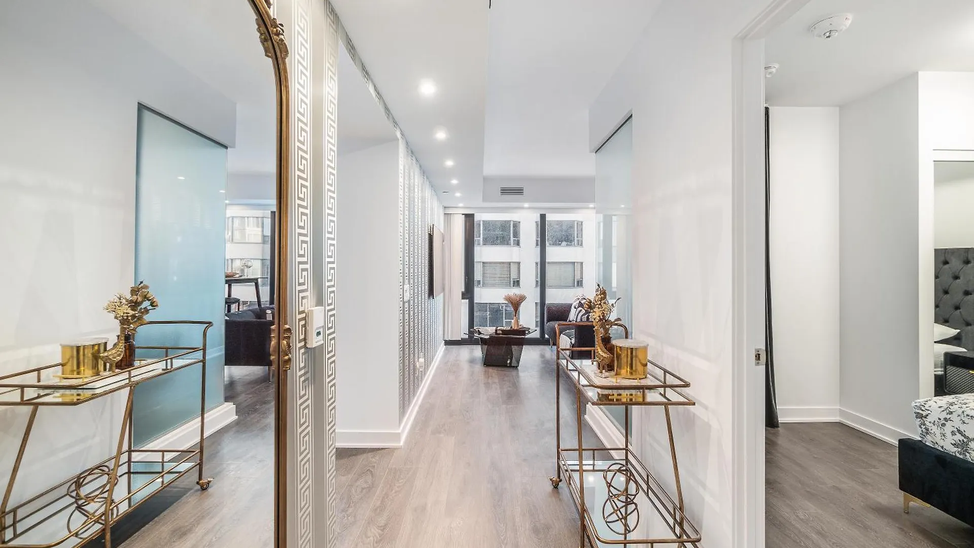 The Estate - Yorkville - Indoor Pool & Hot Tub Toronto Kanada