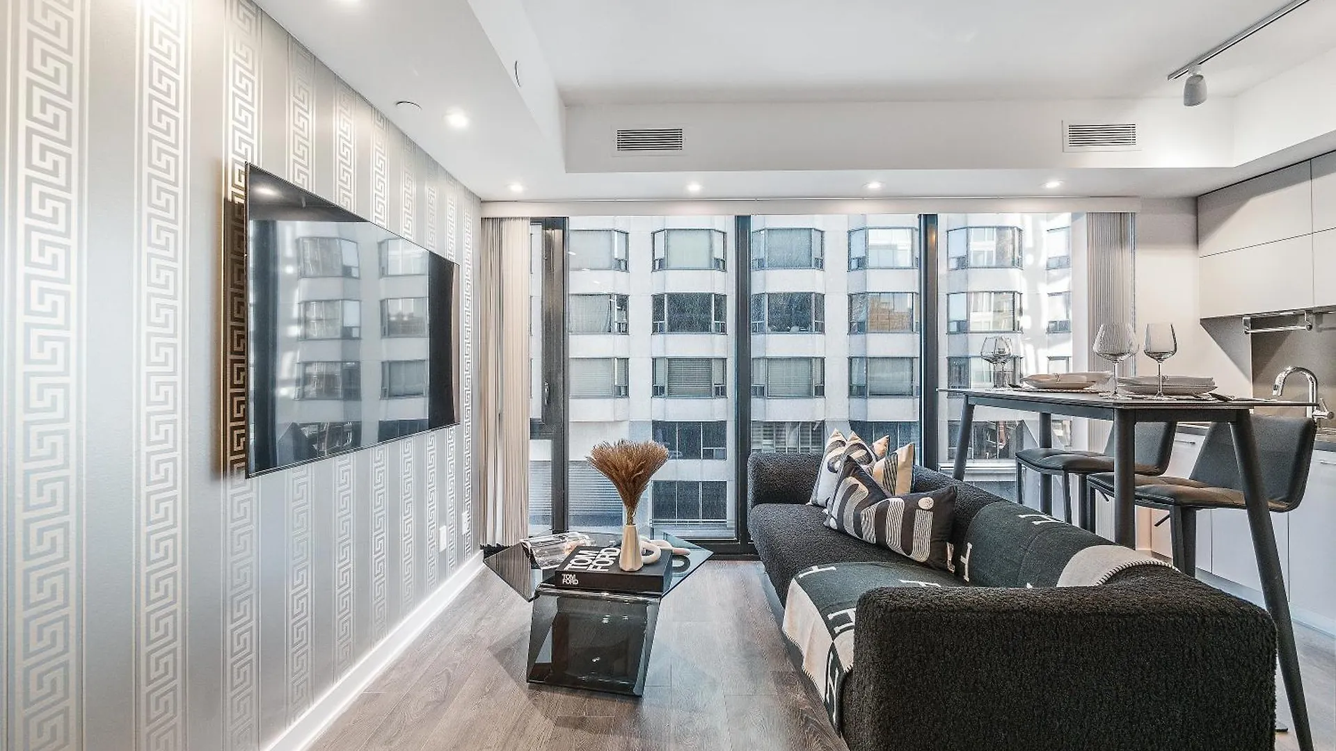 The Estate - Yorkville - Indoor Pool & Hot Tub Toronto Canada